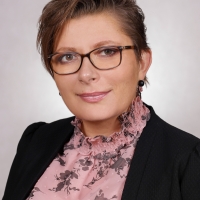 prof. UPP dr hab. Kinga Stuper-Szablewska, Katedra Chemii, Wydział Leśny i Technologii Drewna